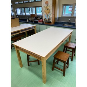 WTC08a視藝檯,雙層木檯